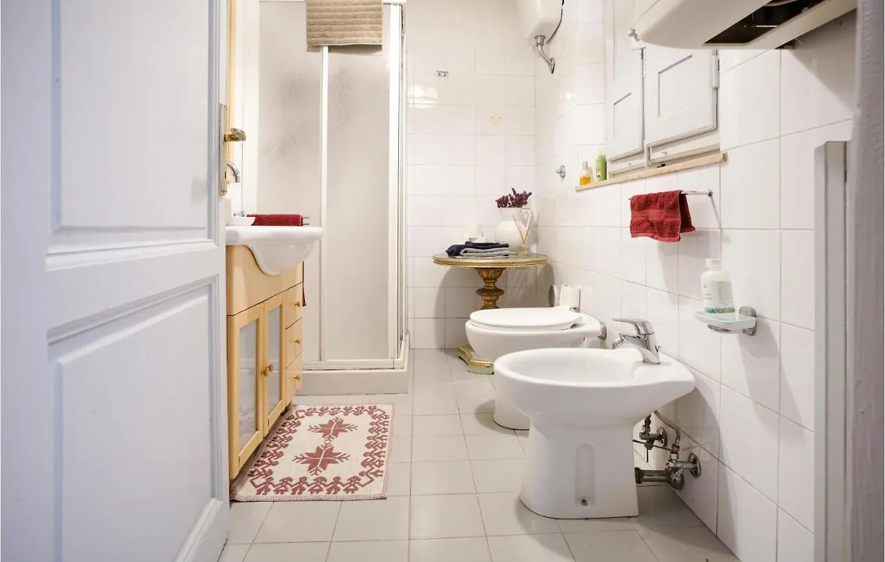 1 Bedroom Stunning Apartment In Firenze