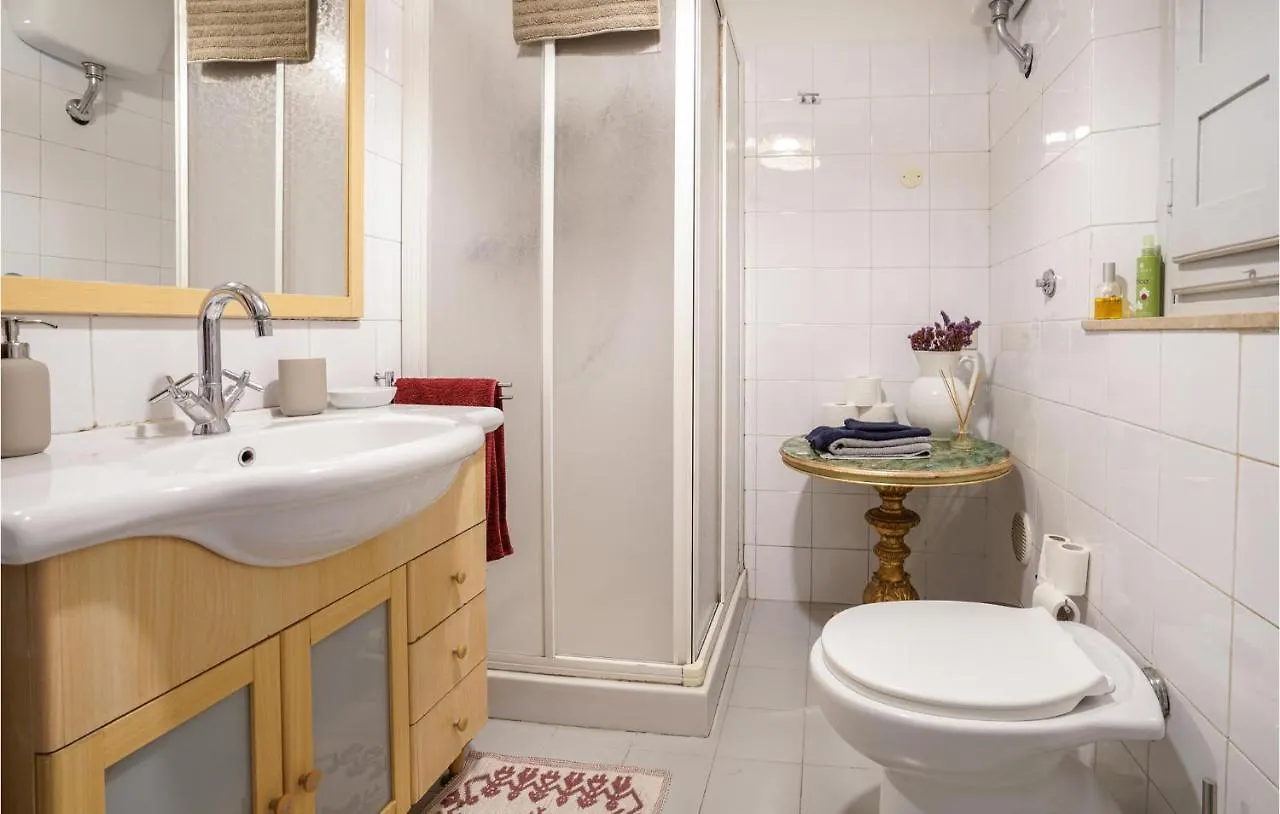 1 Bedroom Stunning Apartment In Firenze Italien